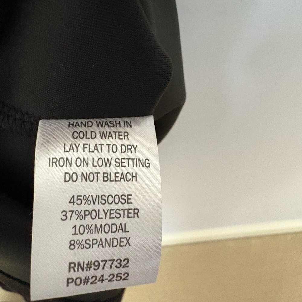 Elegant Black Lior Dress with Pearl Accents - Picture 4 of 4